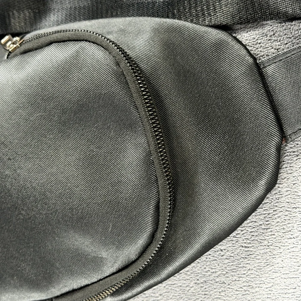 Black Crossbody Sling Bag Mens Womens Chest Pack Travel Shoulder Bag Minimalist